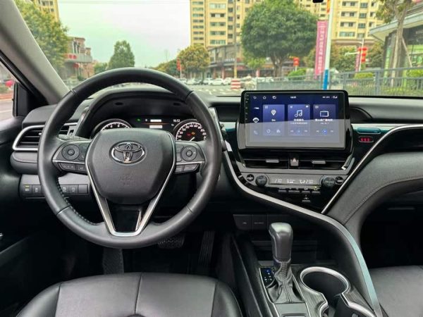 Camry 2022 2.0GVP Leading Edition, Декабрь 2022 г., пробег 27000 км. (Б/у) Передний — изображение 6
