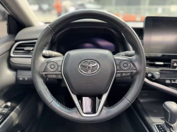 Camry 2023 2.5G Luxury Edition, Октябрь 2022 г., пробег 20000 км. (Б/у) Передний — изображение 6
