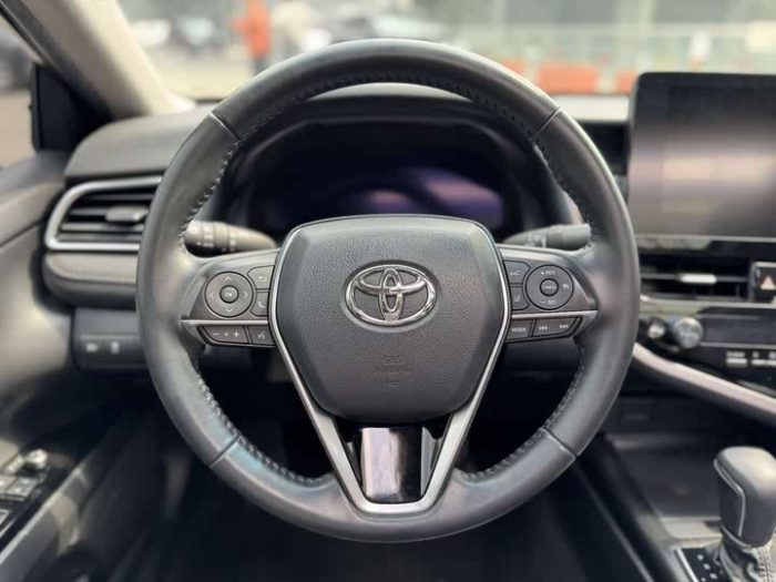 Camry 2023 2.5G Luxury Edition, Октябрь 2022 г., пробег 20000 км. (Б/у) Передний — изображение 6