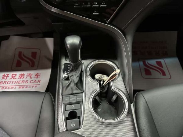 Camry 2021 2.0S Fengshang Edition, Май 2021 г., пробег 46600 км. (Б/у) Передний — изображение 6