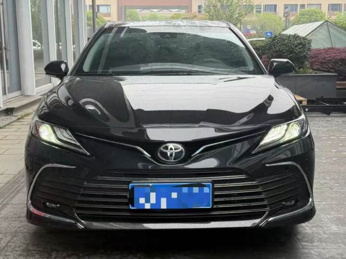 Camry 2023 2.0G Luxury Edition, Апрель 2023 г., пробег 30000 км. (Б/у) Передний — изображение 6