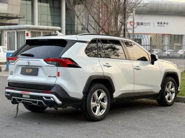 RAV4 Rongfang 2021 2.0L CVT 2WD Fashion Edition, Июль 2021 г., пробег 20000 км. (Б/у) Передний — изображение 6