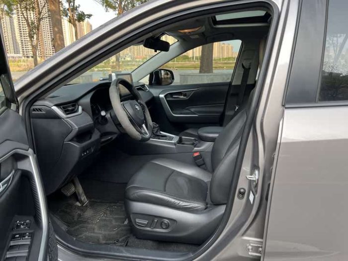 RAV4 Rongfang 2021 Dual Engine 2.5L E-CVT 2WD Elite Edition, Март 2021 г., пробег 54000 км. (Б/у) Передний — изображение 6