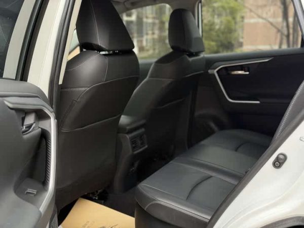 RAV4 Rongfang 2021 Dual Engine 2.5L E-CVT 4WD Elite PLUS Edition, Сентябрь 2021 г., пробег 45000 км. (Б/у) Передний — изображение 6