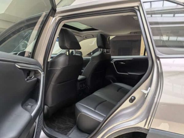 RAV4 Rongfang 2022 2.0L CVT 2WD Fashion Plus Edition, Август 2022 г., пробег 20000 км. (Б/у) Передний — изображение 6