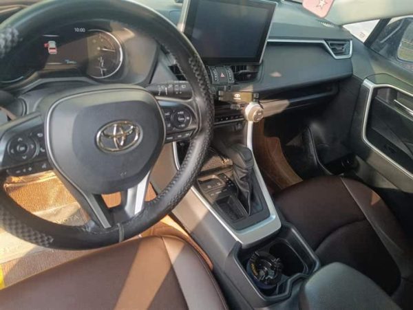 RAV4 Rongfang 2021 2.0L CVT 2WD Fashion Edition, Март 2022 г., пробег 32000 км. (Б/у) Передний — изображение 6