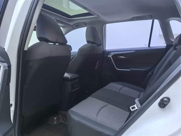 RAV4 Rongfang 2021 2.0L CVT 2WD Fashion Edition, Июнь 2021 г., пробег 49200 км. (Б/у) Передний — изображение 6