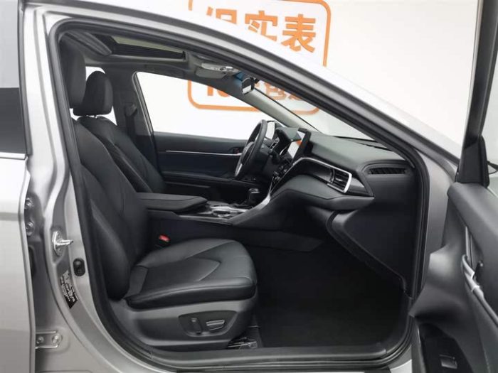 Camry 2021 2.0G Luxury Edition, Июнь 2021 г., пробег 65300 км. (Б/у) Передний — изображение 7