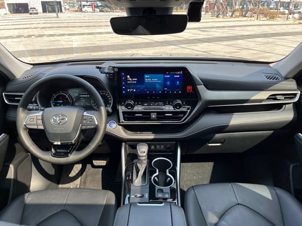 Highlander 2022 380T 4WD Premium Edition 7 Seaters, Март 2023 г., пробег 32000 км. (Б/у) Полный — изображение 7