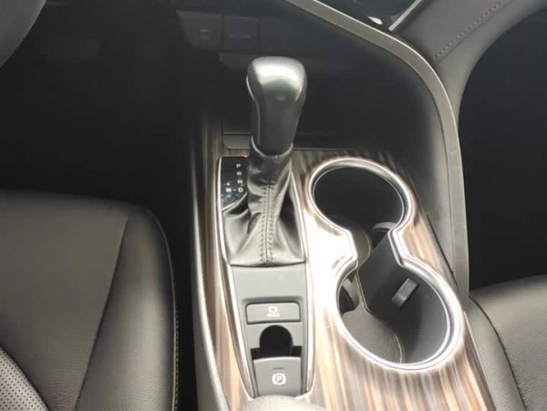 Camry 2021 2.0G Luxury Edition, Июнь 2021 г., пробег 31700 км. (Б/у) Передний — изображение 8