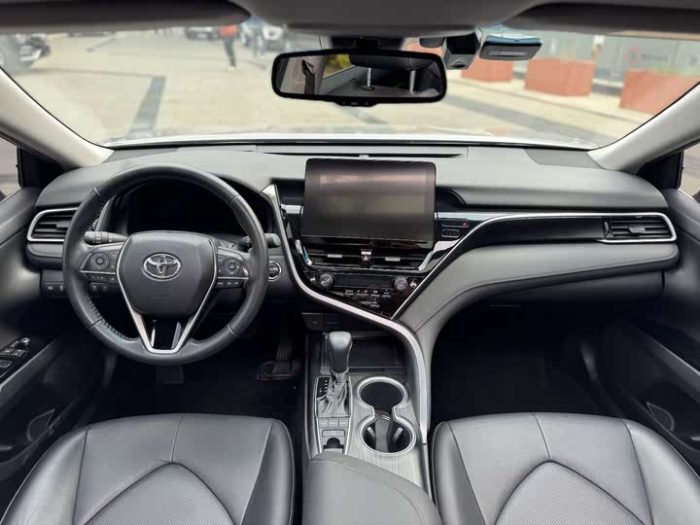 Camry 2023 2.5G Luxury Edition, Октябрь 2022 г., пробег 20000 км. (Б/у) Передний — изображение 8