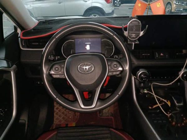 RAV4 2021 2.0L CVT 4WD Fashion PLUS Edition, Май 2021 г., пробег 31800 км. (Б/у) Передний — изображение 8