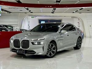 BMW 7 Series 2023 735Li Luxury Package, Апрель 2023 г., пробег 46000 км. (Б/у) Задний
