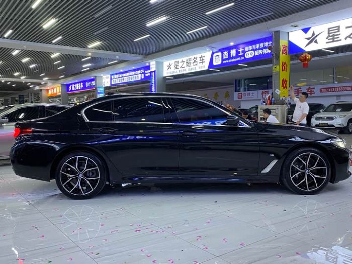 BMW 5 Series 2021 530Li Exclusive M Sport Package, Ноябрь 2020 г., пробег 29000 км. (Б/у) Задний — изображение 2