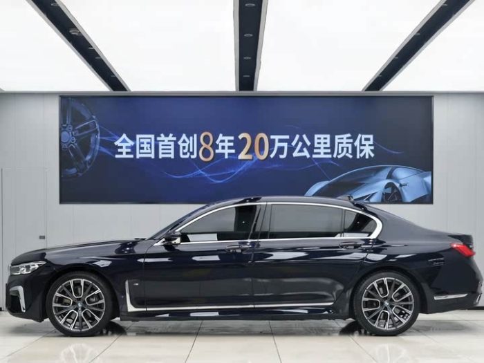 BMW 7 Series 2021 740Li Leading M Sport Package, Октябрь 2022 г., пробег 36000 км. (Б/у) Задний — изображение 2