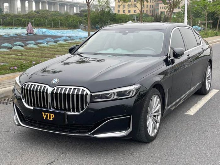 BMW 7 Series 2021 730Li Luxury Package, Июнь 2021 г., пробег 40000 км. (Б/у) Задний — изображение 2
