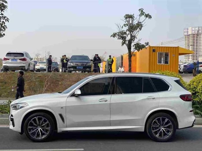 BMW X5 2022 xDrive 30Li Exclusive M Sport Package, Январь 2023 г., пробег 20000 км. (Б/у) Полный — изображение 2