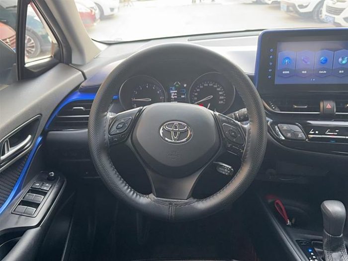 Toyota C-HR 2021 2.0L Comfort Edition, Декабрь 2021 г., пробег 26600 км. (Б/у) Передний — изображение 2