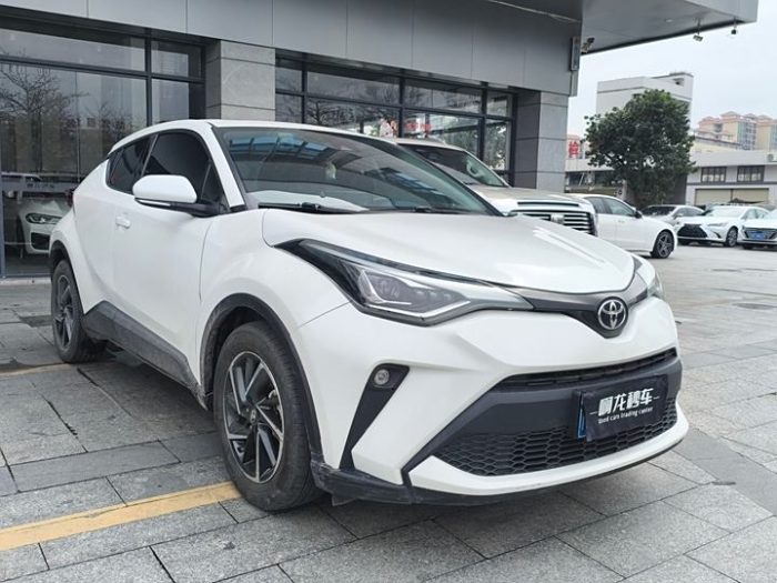 Toyota C-HR 2021 2.0L Luxury Edition, Апрель 2022 г., пробег 37900 км. (Б/у) Передний — изображение 2