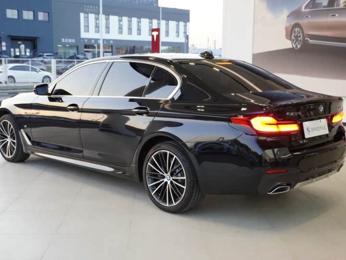BMW 5 Series 2023 530Li Leading M Sport Package, Январь 2023 г., пробег 44500 км. (Б/у) Задний — изображение 2