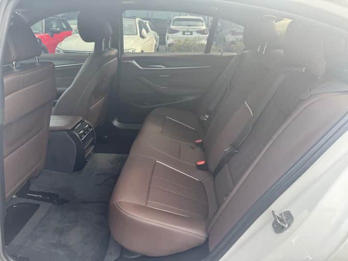 BMW 5 Series 2022 530Li Leading M Sport Package, Январь 2023 г., пробег 42000 км. (Б/у) Задний — изображение 3