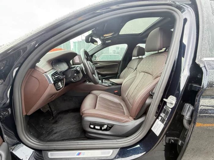 BMW 5 Series 2022 Model 2 530Li Exclusive M Sport Package, Октябрь 2022 г., пробег 83000 км. (Б/у) Задний — изображение 3