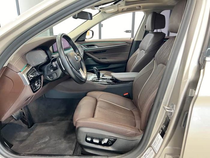 BMW 5 Series 2021 530Li Premium Luxury Package, Апрель 2021 г., пробег 60000 км. (Б/у) Задний — изображение 3