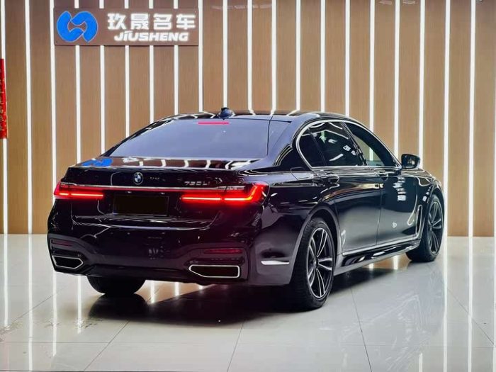 BMW 7 Series 2021 730Li M Sport Package, Декабрь 2021 г., пробег 26000 км. (Б/у) Задний — изображение 3