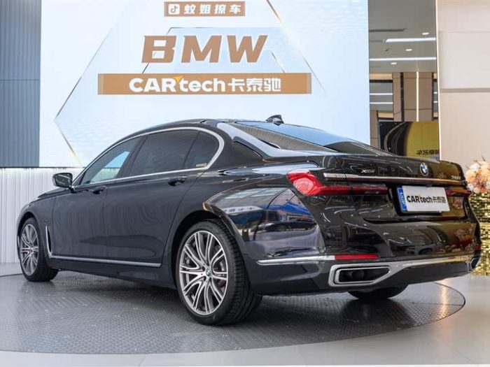 BMW 7 Series 2022 740Li xDrive Executive Luxury Package, Ноябрь 2022 г., пробег 59000 км. (Б/у) Задний — изображение 3