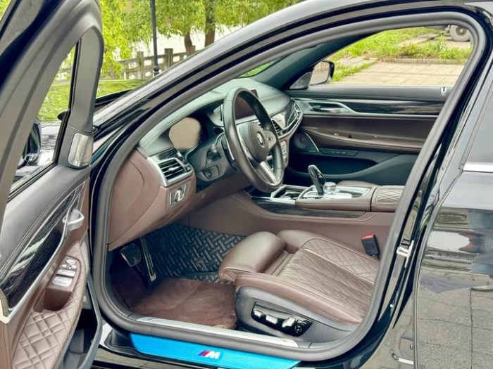 BMW 7 Series 2019 facelift 740Li Exclusive M Sport Package, Июнь 2020 г., пробег 60000 км. (Б/у) Задний — изображение 3