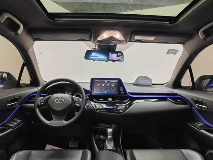 Toyota C-HR 2020 2.0L Leading Edition, Январь 2021 г., пробег 40000 км. (Б/у) Передний — изображение 3