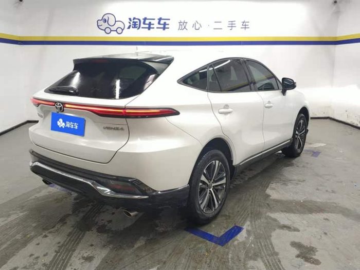 Venza 2022 2.0L CVT 2WD Luxury Edition, Октябрь 2022 г., пробег 42500 км. (Б/у) Передний — изображение 3