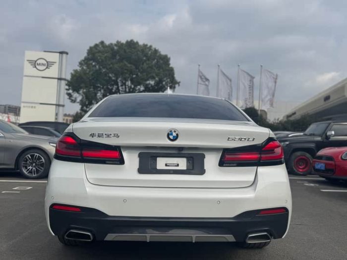 BMW 5 Series 2022 530Li Leading M Sport Package, Январь 2023 г., пробег 42000 км. (Б/у) Задний — изображение 4