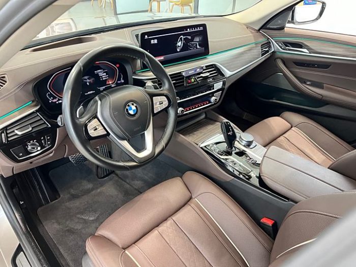 BMW 5 Series 2021 530Li Premium Luxury Package, Апрель 2021 г., пробег 60000 км. (Б/у) Задний — изображение 4