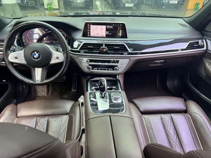 BMW 7 Series 2021 730Li M Sport Package, Декабрь 2021 г., пробег 26000 км. (Б/у) Задний — изображение 4