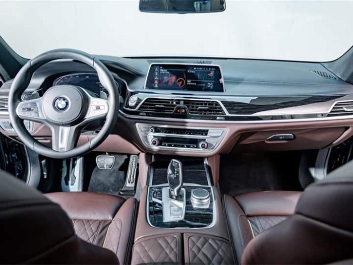 BMW 7 Series 2021 740Li Leading M Sport Package, Февраль 2022 г., пробег 59800 км. (Б/у) Задний — изображение 4