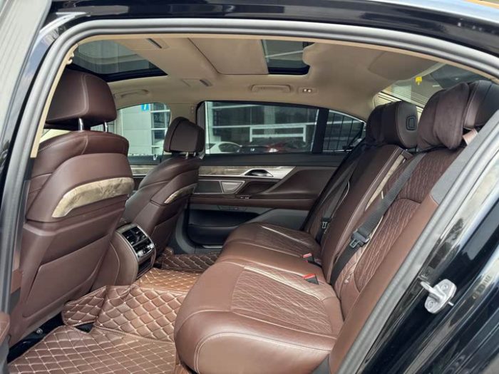 BMW 7 Series 2021 740Li Leading Luxury Package, Январь 2021 г., пробег 69000 км. (Б/у) Задний — изображение 4