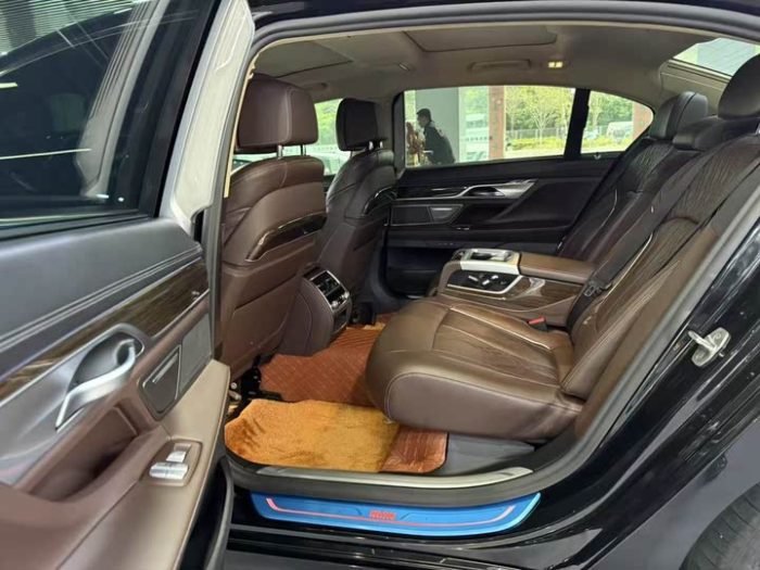 BMW 7 Series 2019 730Li Luxury Package, Сентябрь 2020 г., пробег 40000 км. (Б/у) Задний — изображение 2