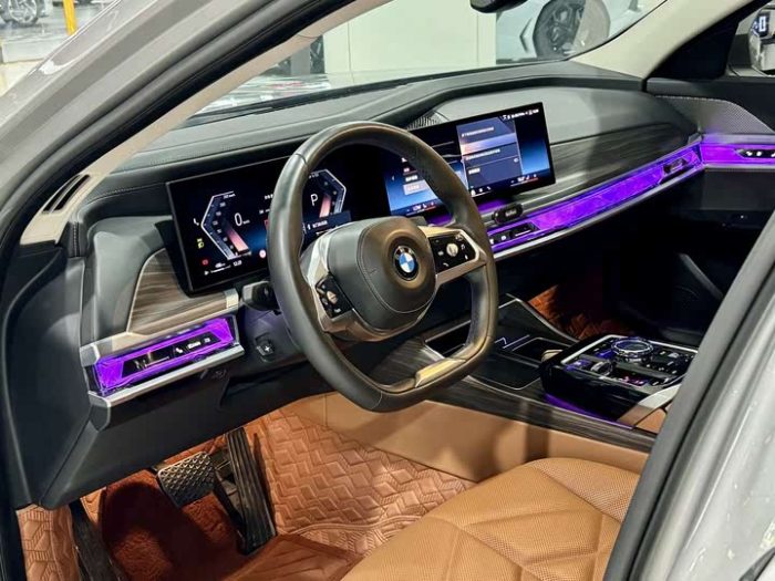BMW 7 Series 2023 735Li Luxury Package, Апрель 2023 г., пробег 46000 км. (Б/у) Задний — изображение 4