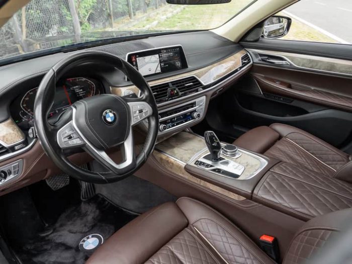 BMW 7 Series 2019 740Li Leading Luxury Package, Июль 2020 г., пробег 41000 км. (Б/у) Задний — изображение 4