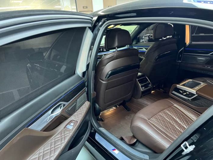 BMW 7 Series 2021 740Li Exclusive M Sport Package, Март 2021 г., пробег 43000 км. (Б/у) Задний — изображение 4