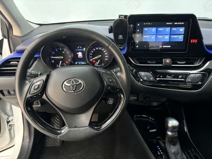 Toyota C-HR 2021 2.0L Luxury Edition, Январь 2022 г., пробег 52400 км. (Б/у) Передний — изображение 4