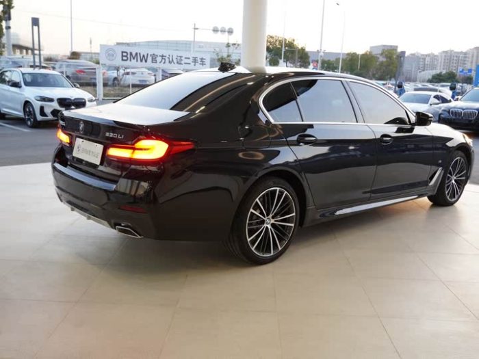 BMW 5 Series 2023 530Li Leading M Sport Package, Январь 2023 г., пробег 44500 км. (Б/у) Задний — изображение 4