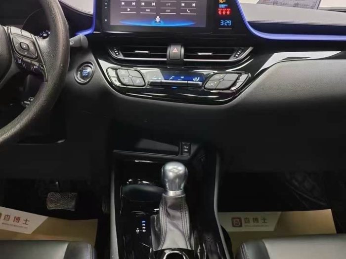 Toyota C-HR 2020 2.0L Leading Edition, Январь 2021 г., пробег 40000 км. (Б/у) Передний — изображение 4