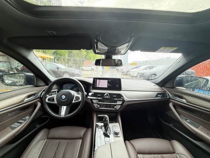 BMW 5 Series 2022 Model 2 530Li Exclusive M Sport Package, Октябрь 2022 г., пробег 83000 км. (Б/у) Задний — изображение 5