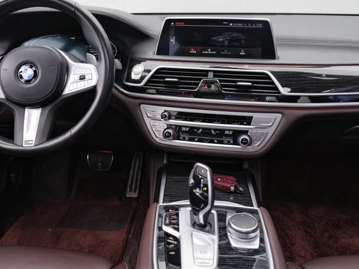 BMW 7 Series 2021 740Li Leading M Sport Package, Октябрь 2022 г., пробег 36000 км. (Б/у) Задний — изображение 5