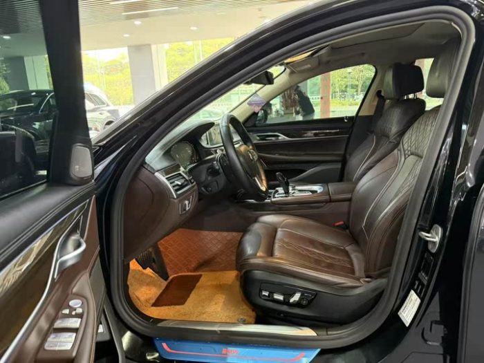 BMW 7 Series 2019 730Li Luxury Package, Сентябрь 2020 г., пробег 40000 км. (Б/у) Задний — изображение 3