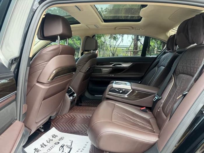 BMW 7 Series 2021 730Li Luxury Package, Ноябрь 2022 г., пробег 79000 км. (Б/у) Задний — изображение 5