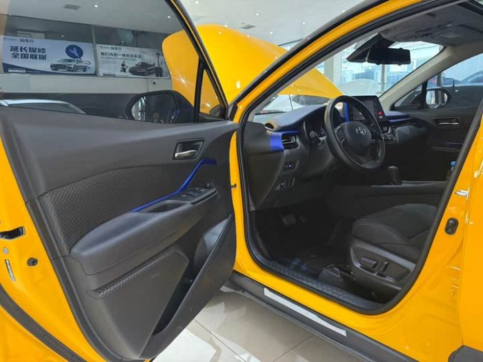 Toyota C-HR 2020 2.0L Leading Edition, Декабрь 2021 г., пробег 21000 км. (Б/у) Передний — изображение 5