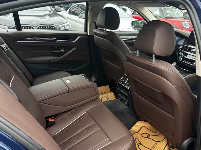 BMW 5 Series 2022 525Li Luxury Package, Январь 2023 г., пробег 17000 км. (Б/у) Задний — изображение 6